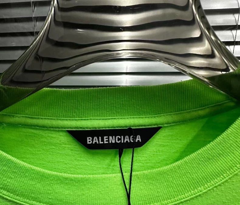 Balenciaga Balenciaga Green Seven Language Short Sleeves Size US XS / EU 42 / 0 - 3 Thumbnail