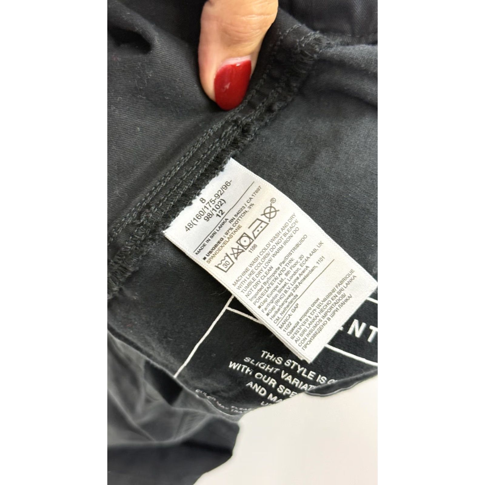Gap GAP Shorts Women's 4 Inch Downtown Chino Black Size 8 Adult Regular Waist 32 Inseam 4 in Garment Dyed Casual Size 30" / US 8 / IT 44 - 4 Thumbnail