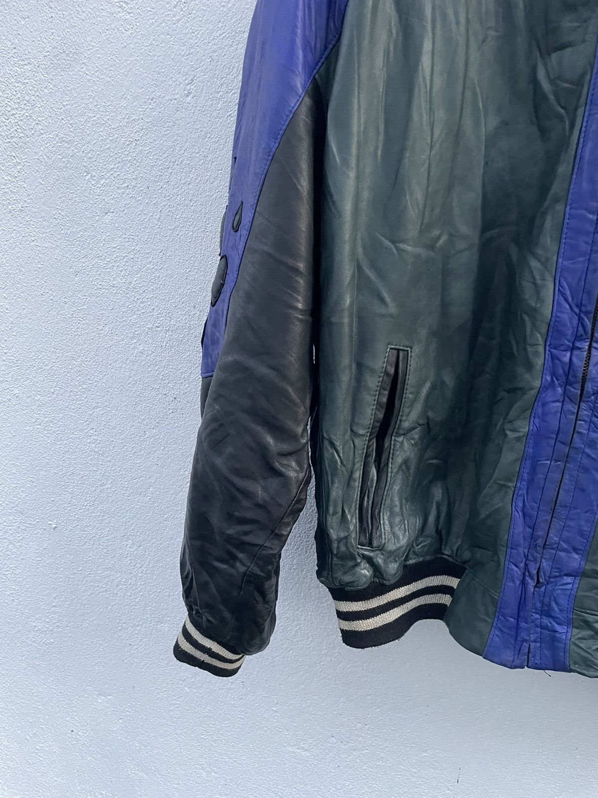Other Vintage Leather Bomber Jacket Wolf Head Patch Size M Size US M / EU 48-50 / 2 - 4 Thumbnail