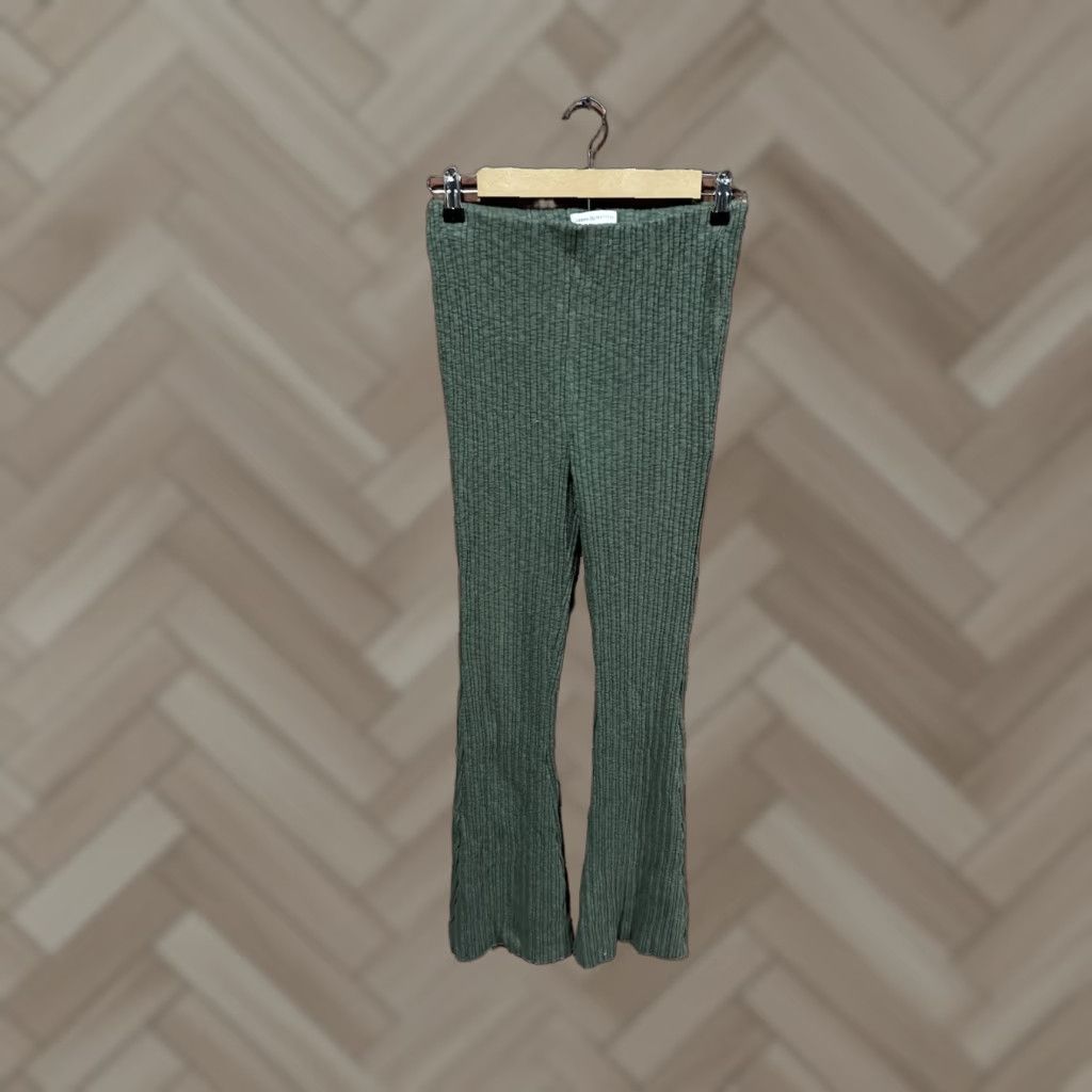 Urban Outfitters Urban Outfitters Womens Green Cropped Knit Leggings Size M User: Urban Outfitters Womens Green Cropped Knit Leggings Size M Size 32" / US 10 / IT 46 - 1 Thumbnail