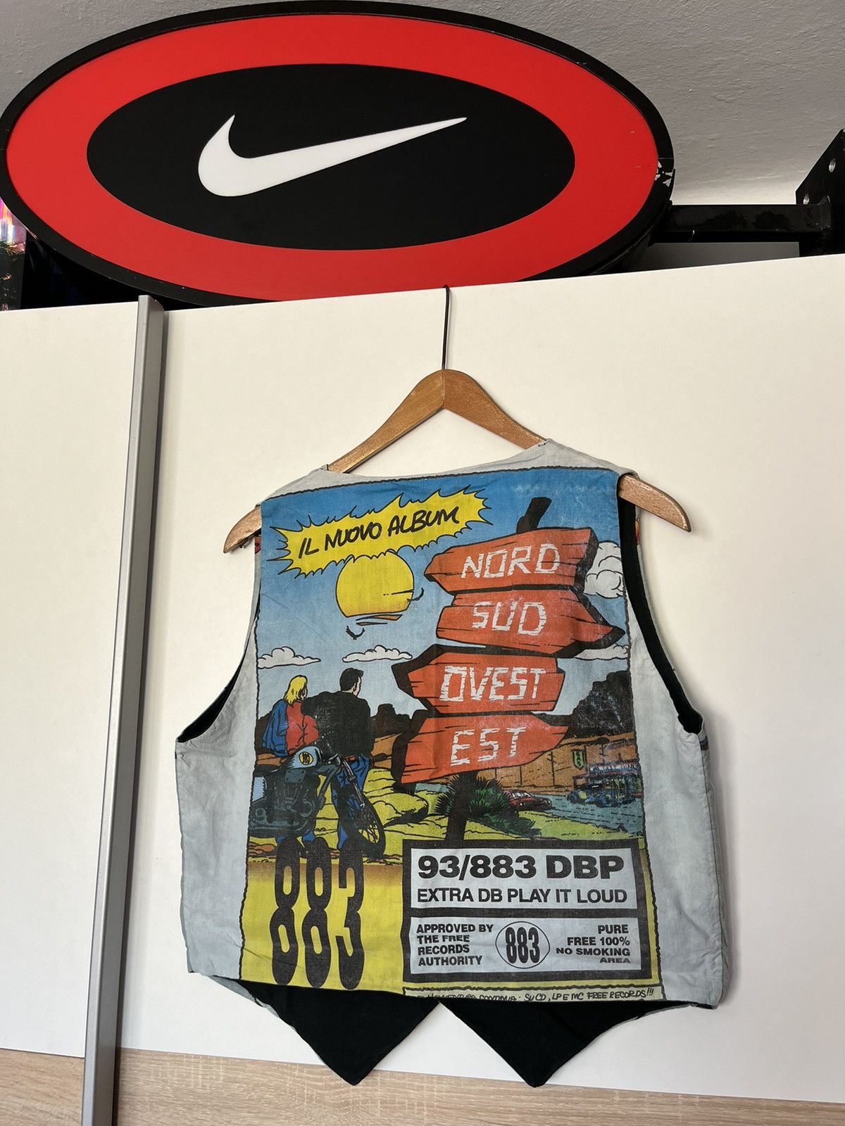 Vintage Vintage 883 Nord Sud Ovest Est Album Vest Merch Rock 1993 Size US L / EU 52-54 / 3 - 2 Thumbnail