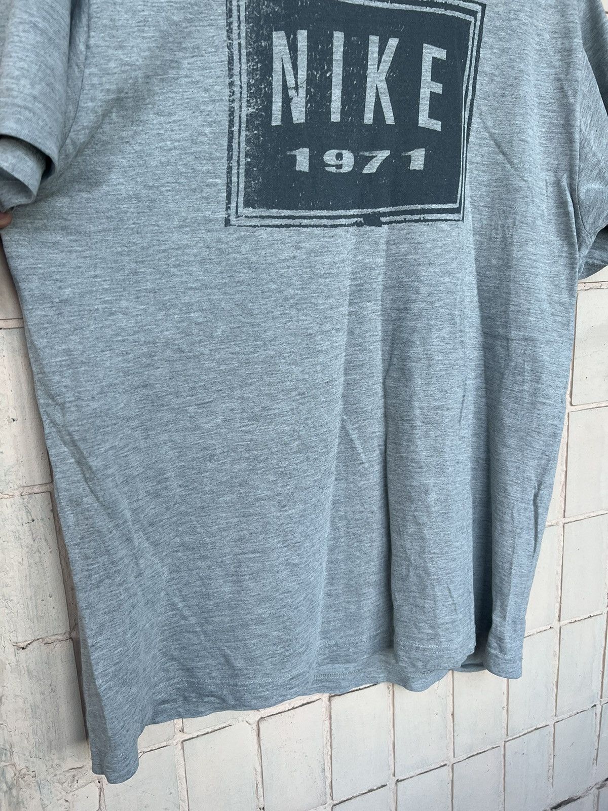 Nike Vintage Nike T Shirt Big Logo Swoosh Y2K Size US M / EU 48-50 / 2 - 11 Thumbnail