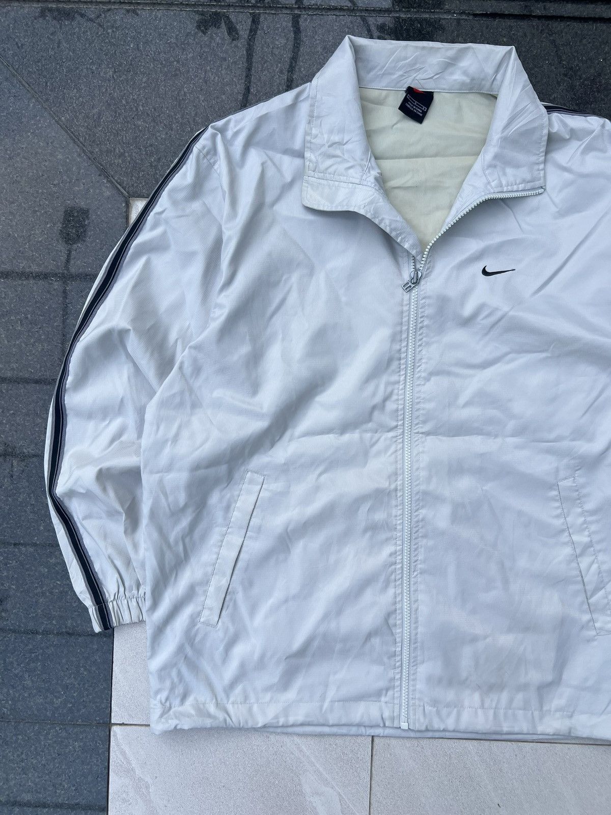 Nike × Vintage 90s Nike Swoosh Vintage Y2K Oversized Windbreaker Jacket Size US L / EU 52-54 / 3 - 2 Thumbnail