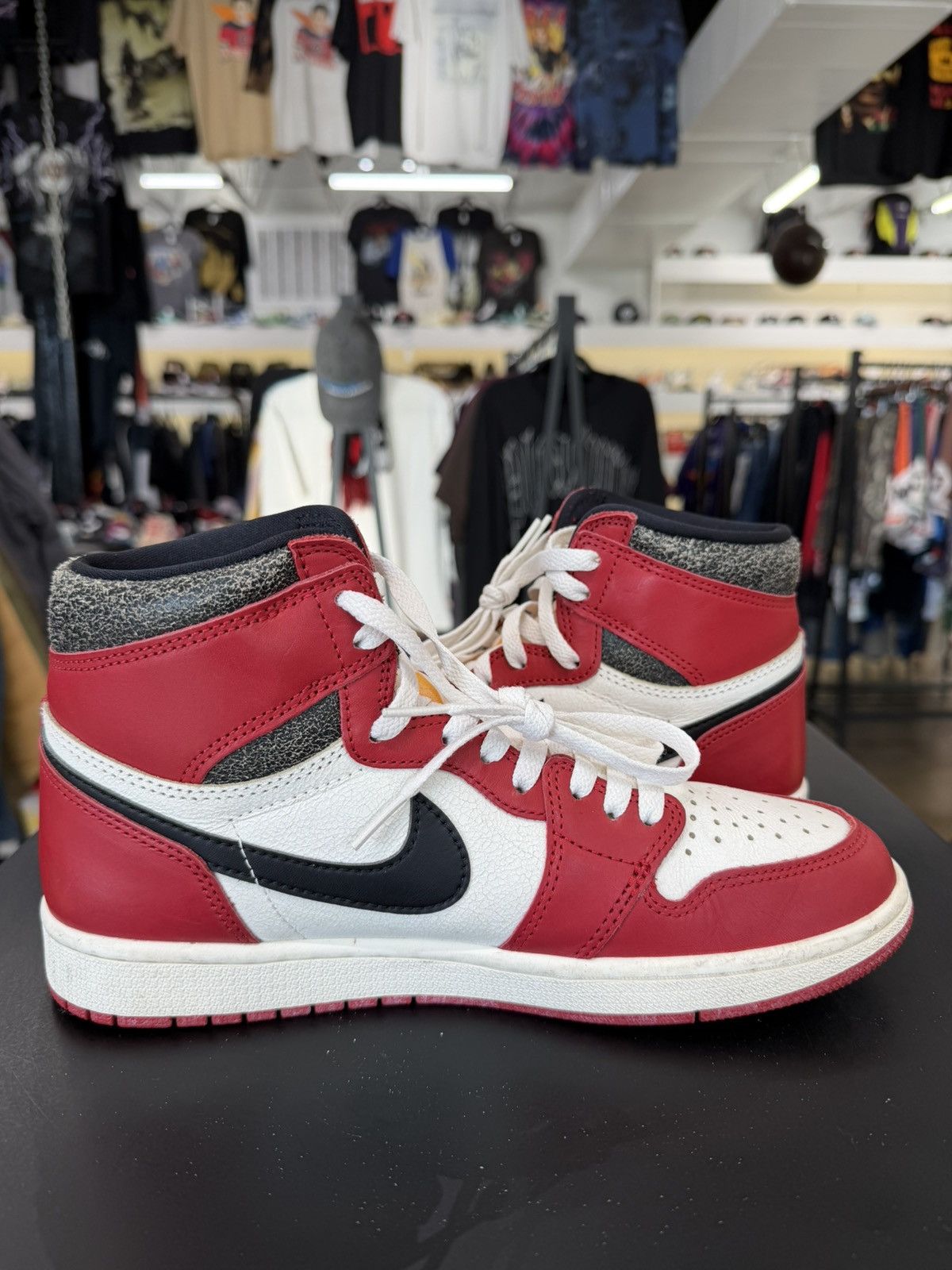 Air Jordan 1 Chicago Lost and Found Size 9 (2022)