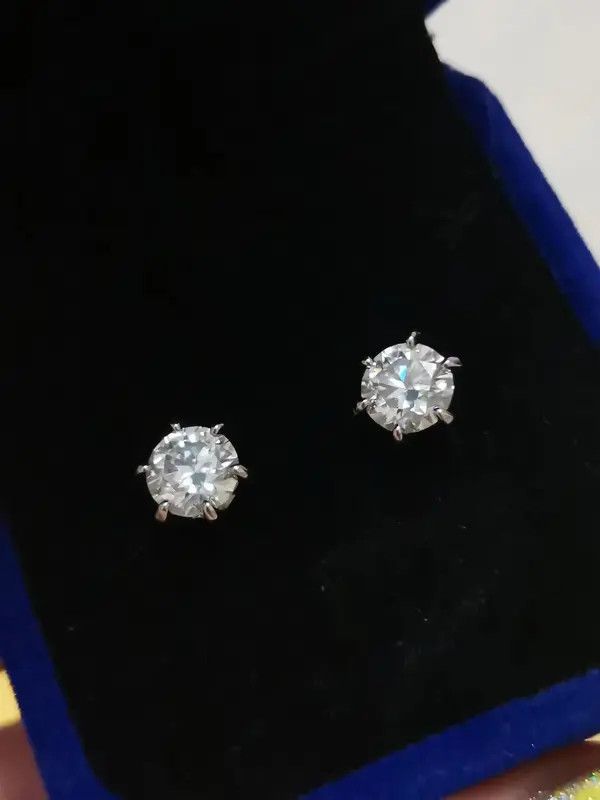 Jewelry Kamachi x Naomi 2 Carat Moissanite Screw Earrings Size ONE SIZE - 6 Thumbnail