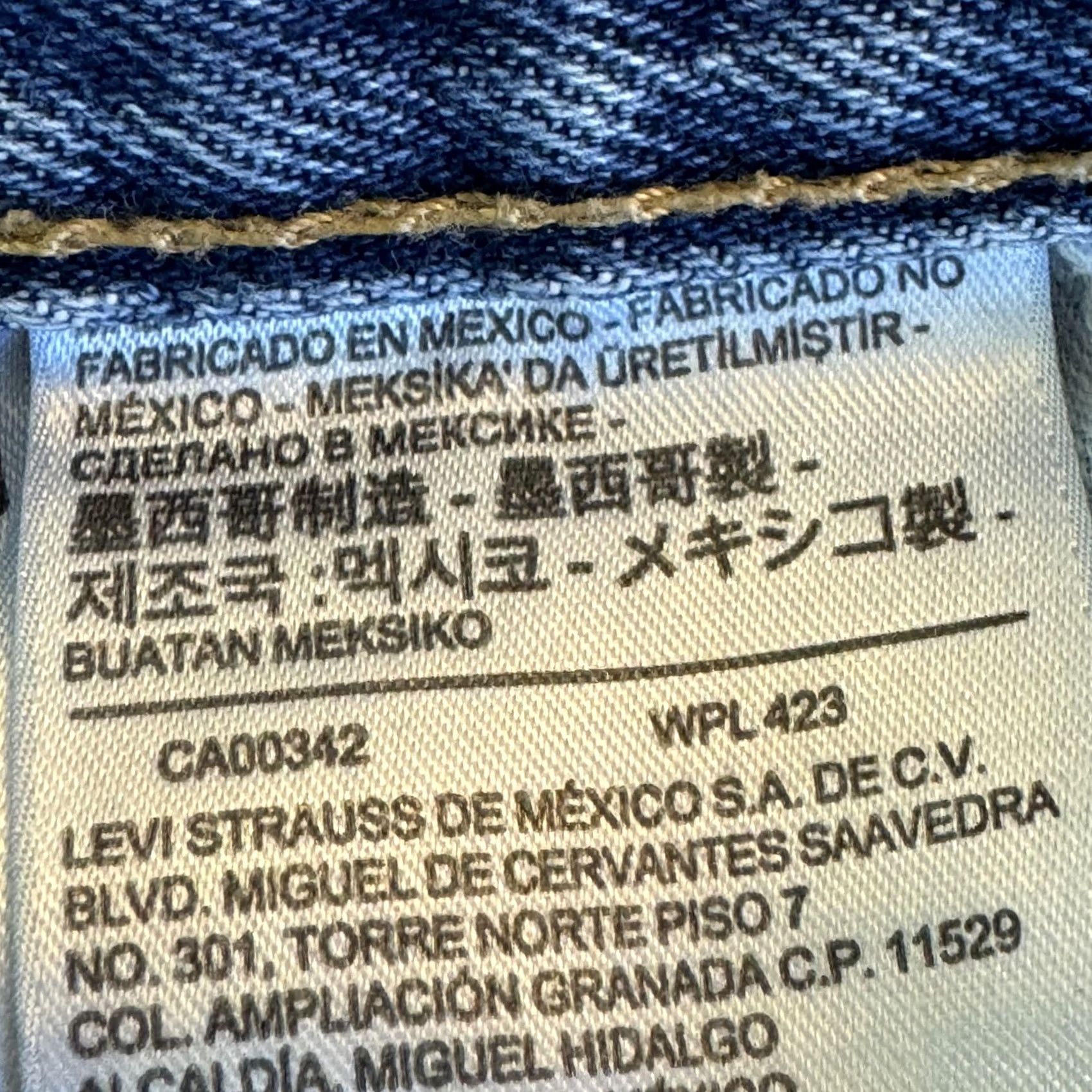 Levi's VINTAGE Levis 505 Jeans Mens 34x34 Blue Straight Leg Denim Medium Wash Classic Zip Fly Size US 34 / EU 50 - 5 Thumbnail