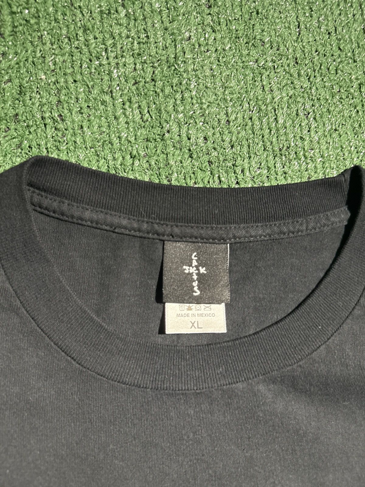 Travis Scott Travis scott black out reality long sleeve size XL Size US XL / EU 56 / 4 - 4 Thumbnail