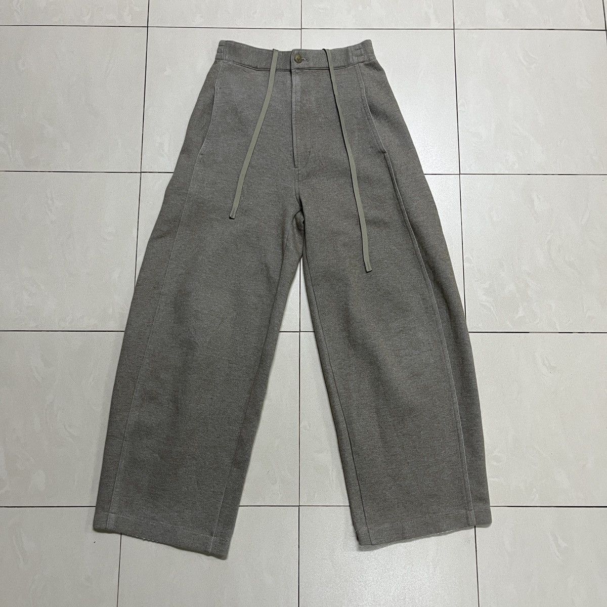 Japanese Brand × Lemaire × Uniqlo Uniqlo U Wide Baggy Sweat Pants Size 26" / US 2 / IT 38 - 2 Thumbnail
