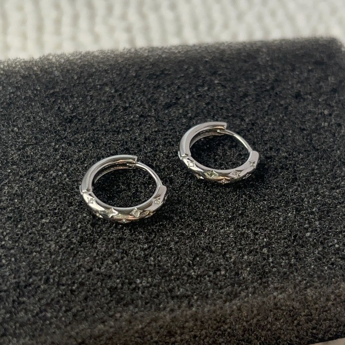 Jewelry Star Small Hoop Earrings for Women Men Unisex Earrings Size ONE SIZE - 4 Thumbnail