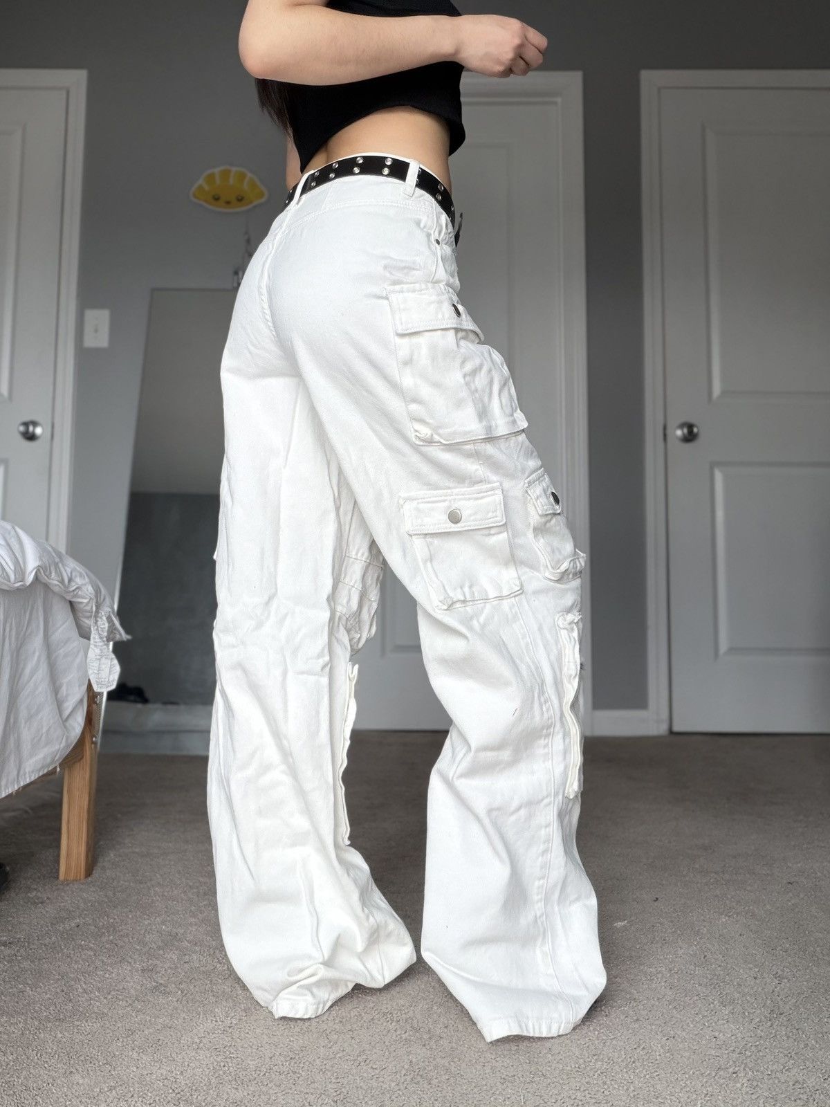 Fashion Nova White Multi-Pocket Wide Leg High Waisted Baggy Cargo Pants Size 28" / US 6 / IT 42 - 12 Thumbnail