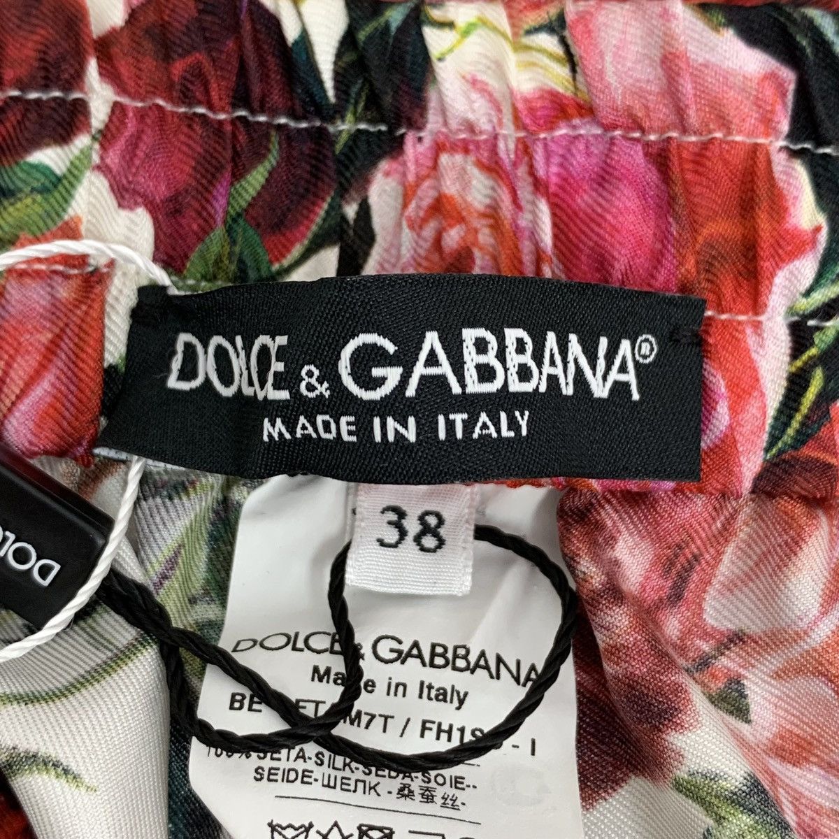 Dolce & Gabbana Dolce & Gabbana Rose All-over Print Silk Casual Shorts K26WX Size 26" / US 2 / IT 38 - 5 Thumbnail