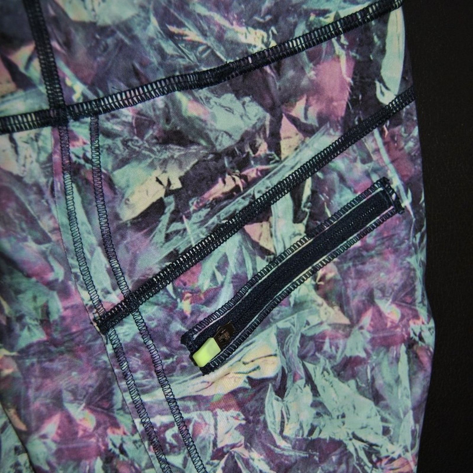 Lululemon Lululemon MultiColor Capri Legging 4 Size 27" / US 4 / IT 40 - 4 Thumbnail
