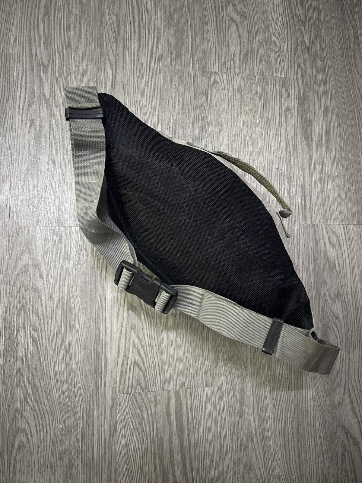 Nike Vintage Nike Fanny Bum Bag Size ONE SIZE - 8 Thumbnail