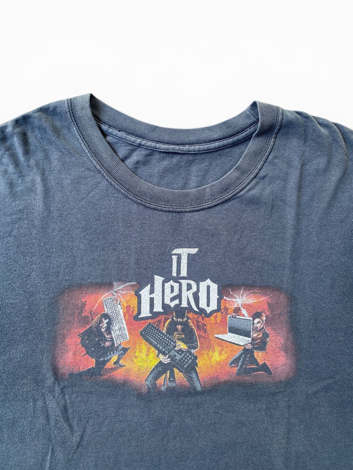Vintage IT Hero Parody Guitar Hero Graphic Tee Black XL 2008 Boxy Size US XL / EU 56 / 4 - 3 Thumbnail