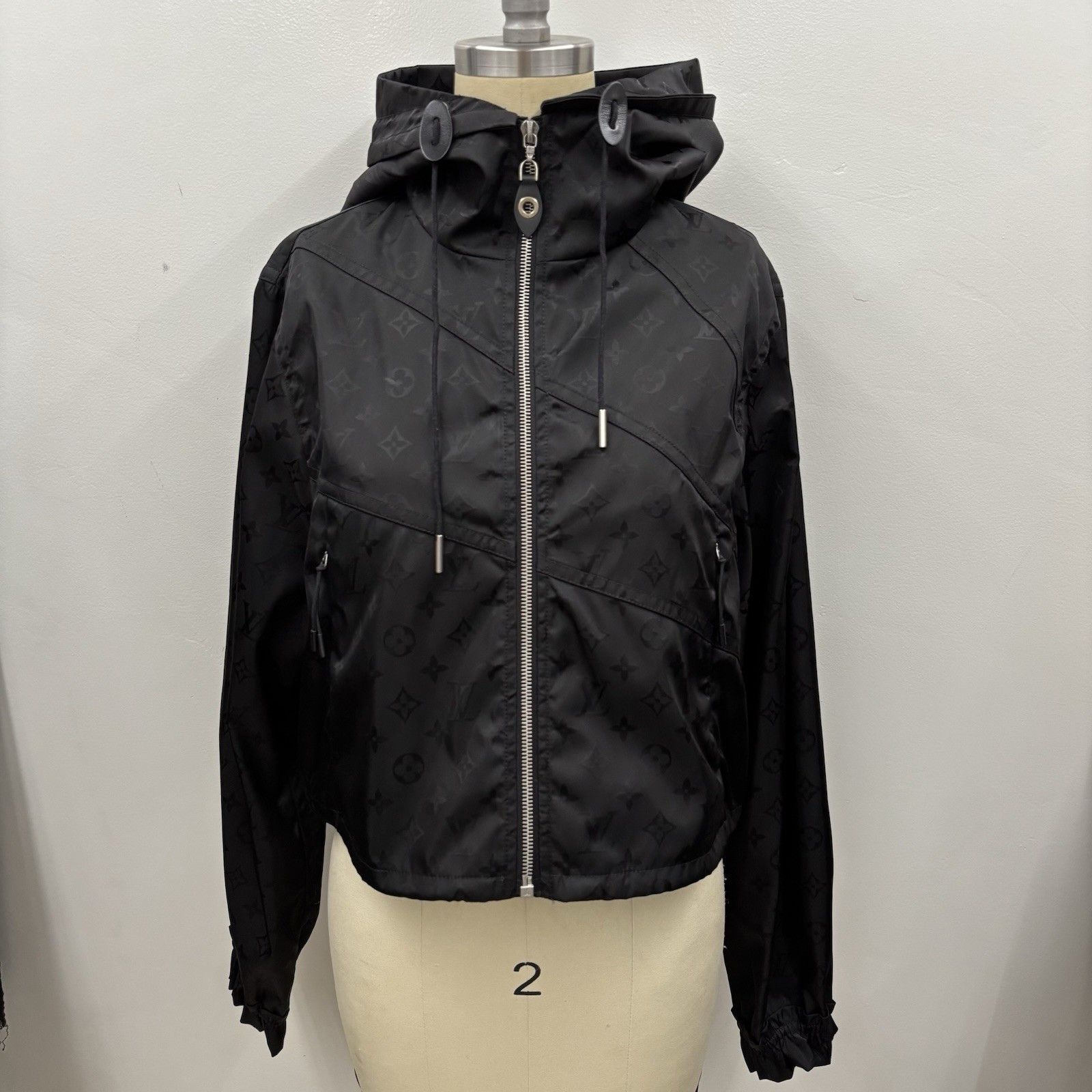 Louis Vuitton Louis Vuitton Black Cropped Monogram Windbreaker Jacket Size XXS / US 00 / IT 34 - 6 Thumbnail