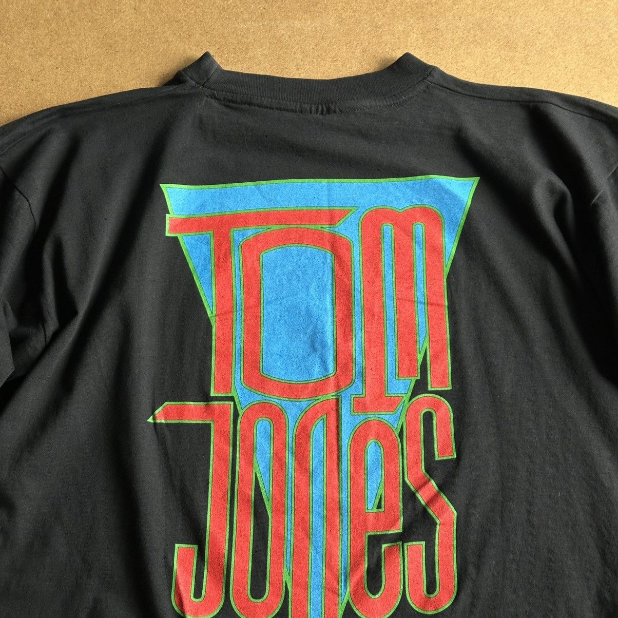 Band Tees Vintage 90s Tom Jones Graphic Tee Size US XL / EU 56 / 4 - 4 Thumbnail
