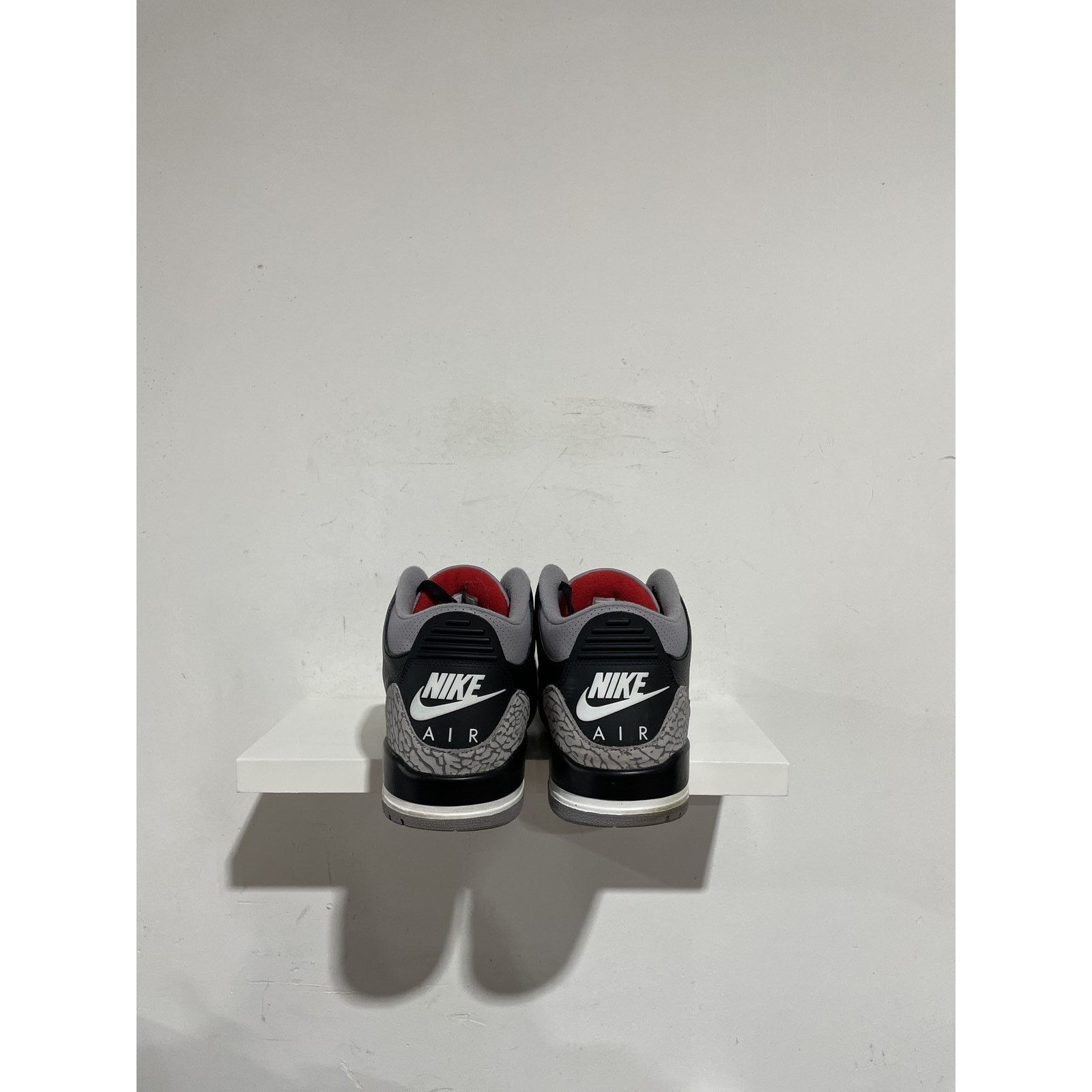 Jordan Brand NIKE JORDAN 3 BLACK CEMENT 11 PREOWNED Size US 11 / EU 44 - 3 Thumbnail