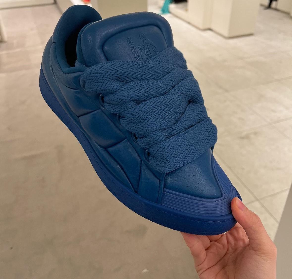 o1w1db11024 Curb Low Top Sneakers in Blue