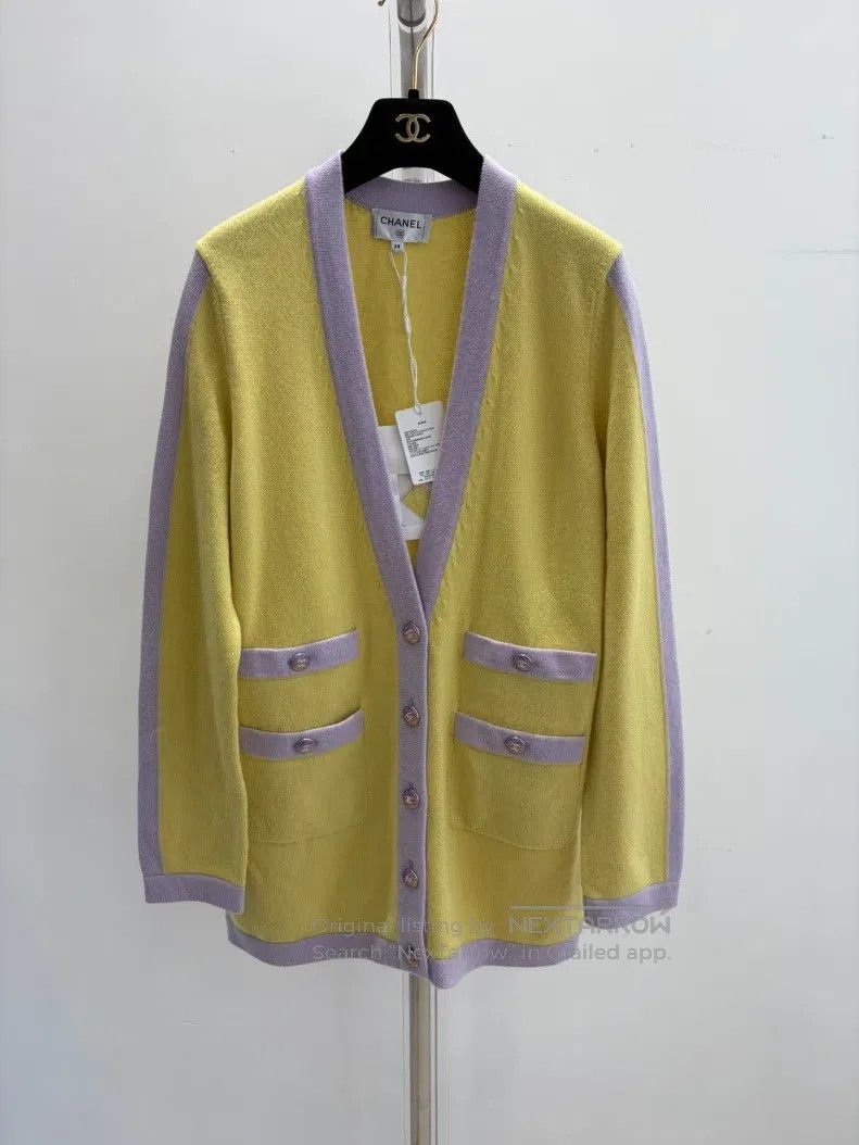 Chanel Chanel Colour-blocked V-neck two-pocket knitted cardigan c Size XS / US 0-2 / IT 36-38 - 1 Thumbnail