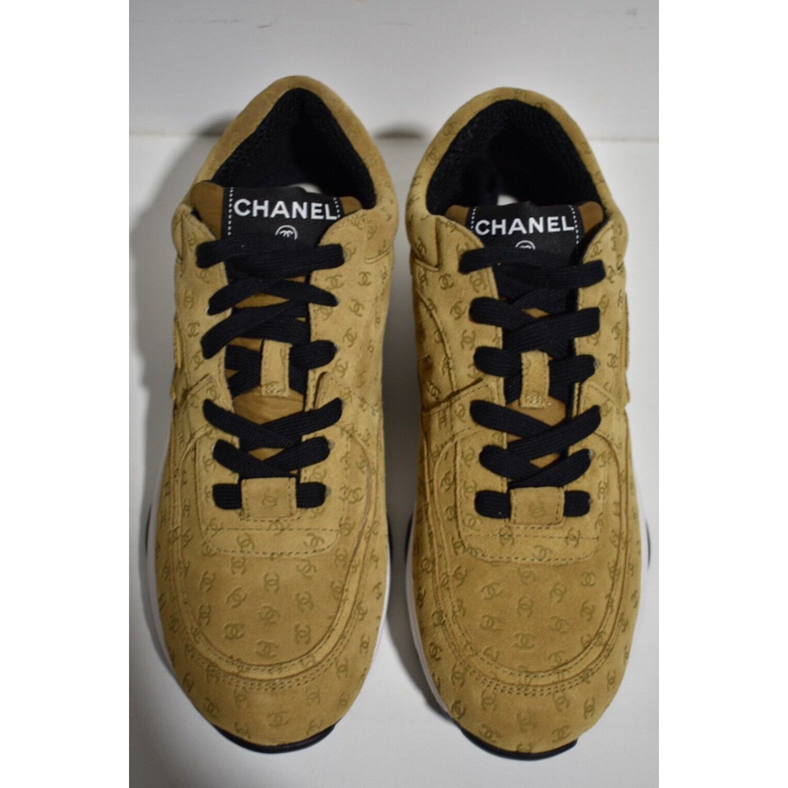 Chanel 22A Printed CC Logo White Flat Runner Trainer Sneaker 38.5 Size US 8.5 / IT 38.5 - 8 Thumbnail