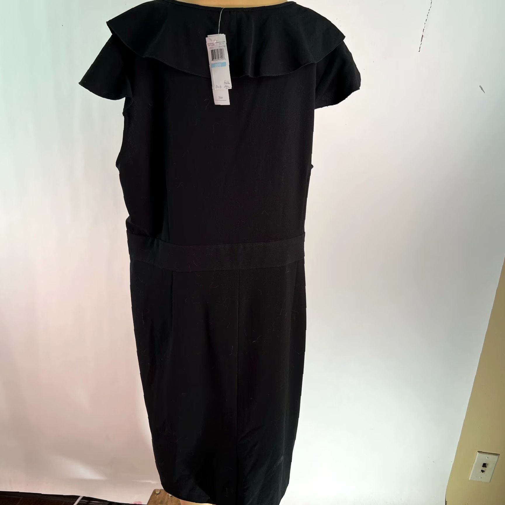 Vintage Spense Black Gab Dress Size 20W V Neck Cap Sleeves Ruffle Front Sheath 20W Wom ens Size 3XL / US 20-22 - 2 Thumbnail