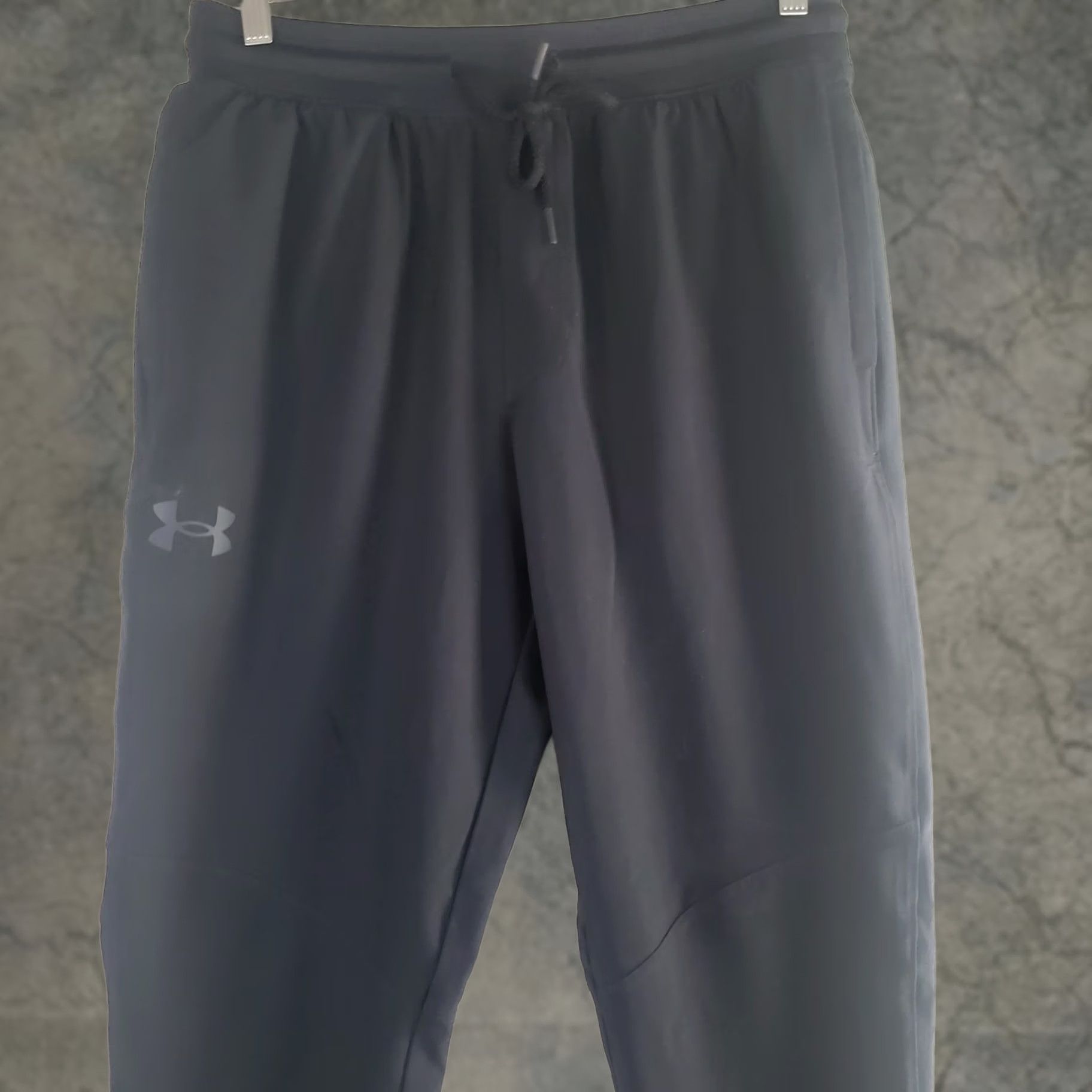 Under Armour Under Armour Joggers Mens L Black Knit Elastic Waist Athletic Tapered Leg Pockets Sweatpants Casual Activewear Regular Fit Size US 33 - 1 Thumbnail
