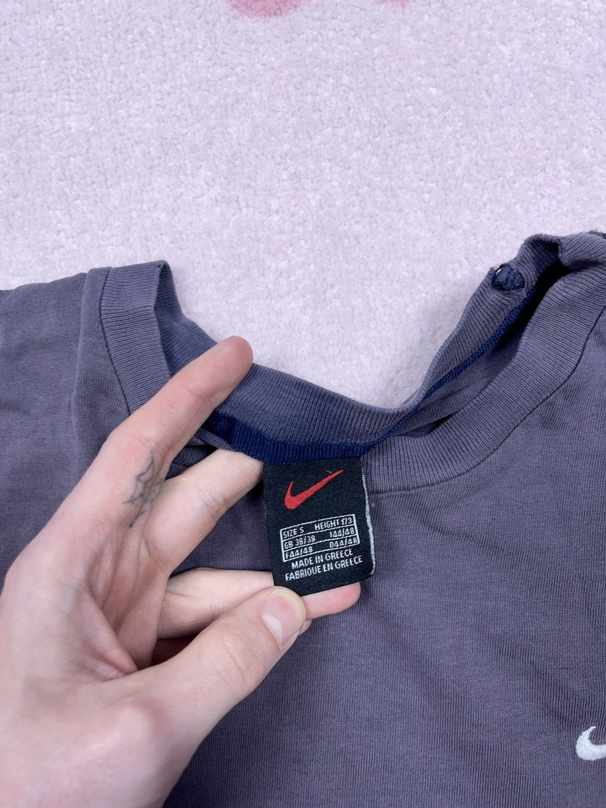 Nike × Vintage ➕ vintage distressed sick fade Nike small swoosh t-shirt 90s Size US S / EU 44-46 / 1 - 5 Thumbnail