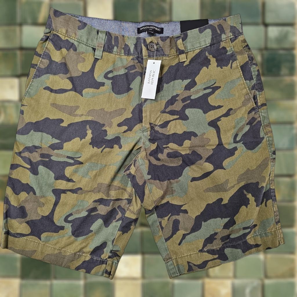 Banana Republic Banana Republic Shorts Mens 30 Chino Camouflage Army Green City Short 10 Inseam Cotton Casual Mens Size US 30 / EU 46 - 1 Thumbnail