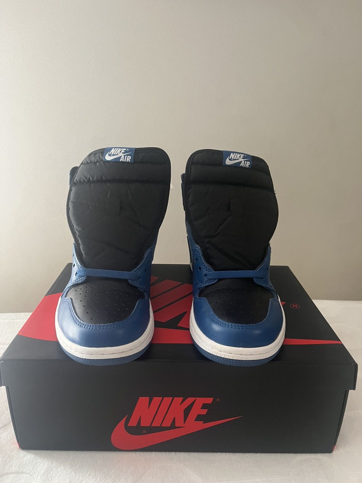 Jordan Brand Jordan 1 High OG Royal Blue Size US 10 / EU 43 - 3 Thumbnail