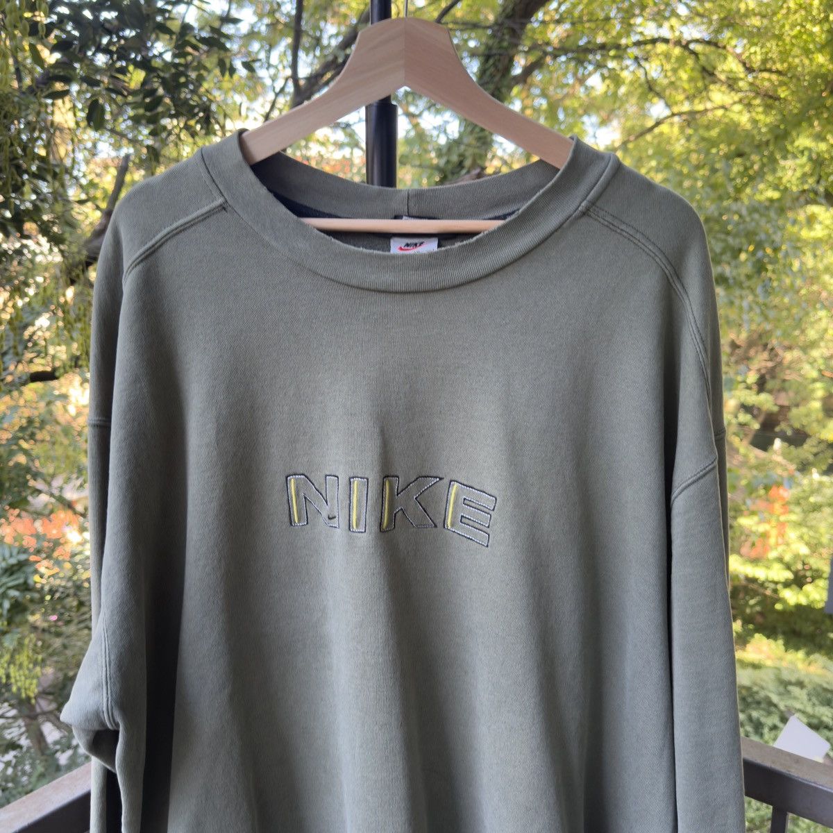 Nike Thrashed Faded 90s Nike Green Logo Sweatshirt ERD Grunge Size US XL / EU 56 / 4 - 6 Thumbnail