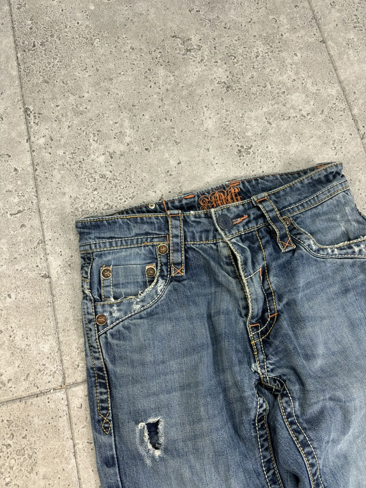 Affliction × Japanese Brand × Vintage Y2K Affliction 2000s Denim Shorts Faded Distressed Cross Size US 32 / EU 48 - 7 Thumbnail