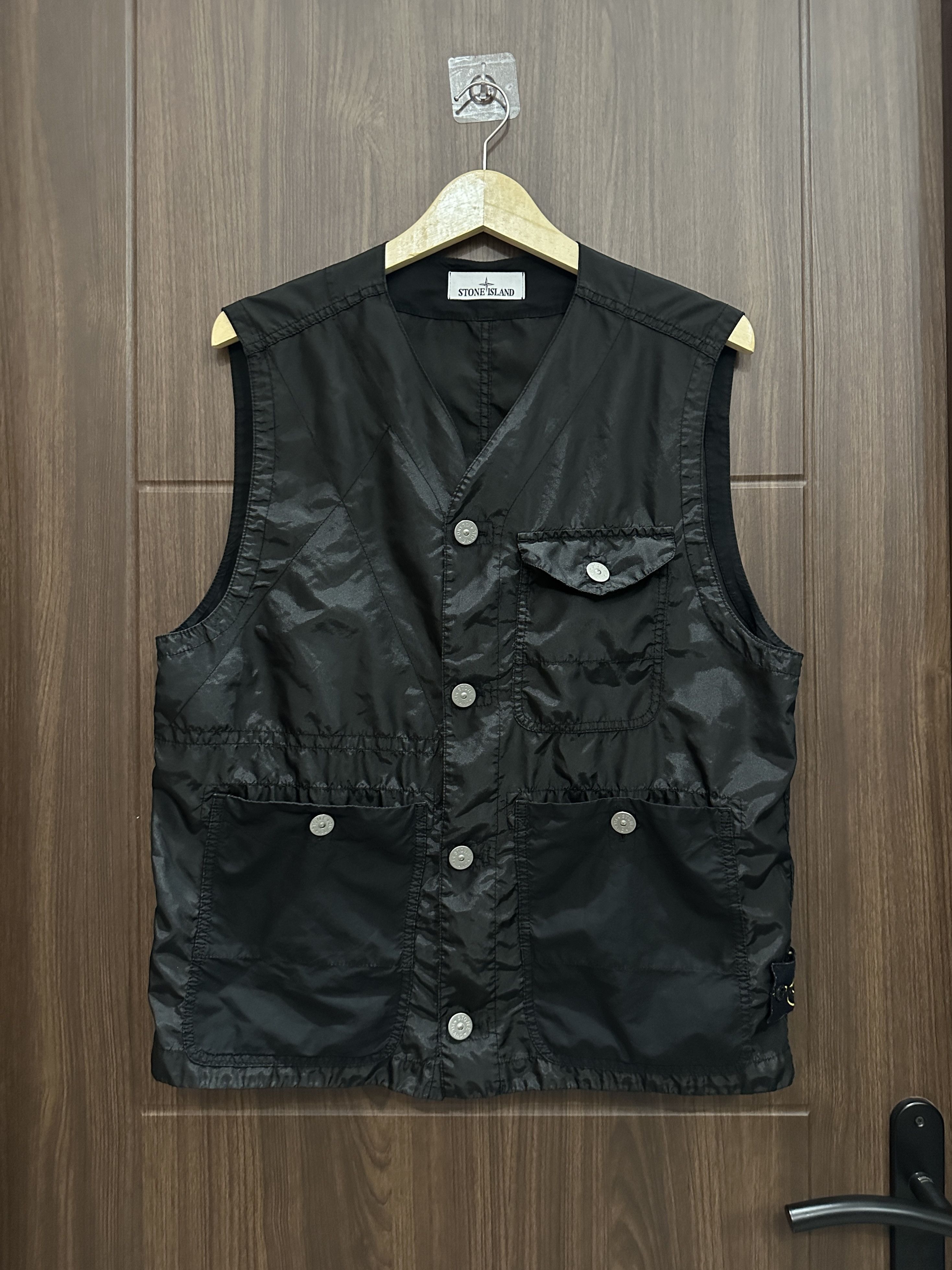 Stone Island STONE ISLAND BLACK GARMENT DYED VEST Size US L / EU 52-54 / 3 - 1 Thumbnail