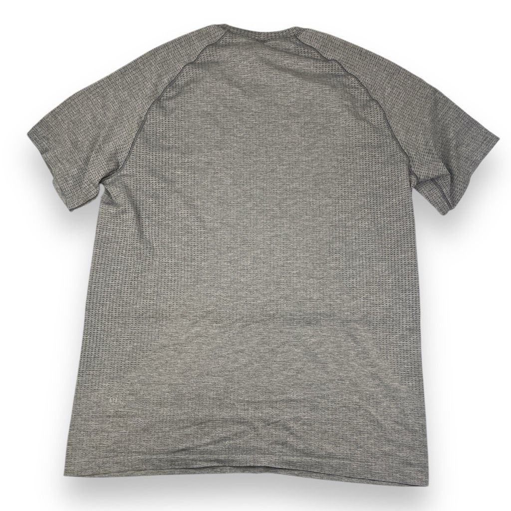 Lululemon Lululemon Metal Vent Tech Athletic Short Sleeve Shirt Size L Size US L / EU 52-54 / 3 - 3 Thumbnail