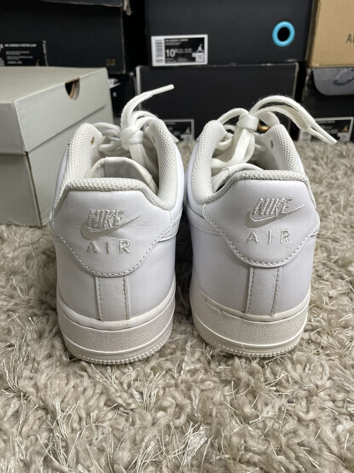 Nike Air Force 1 Triple White Size US 8 / EU 41 - 6 Thumbnail