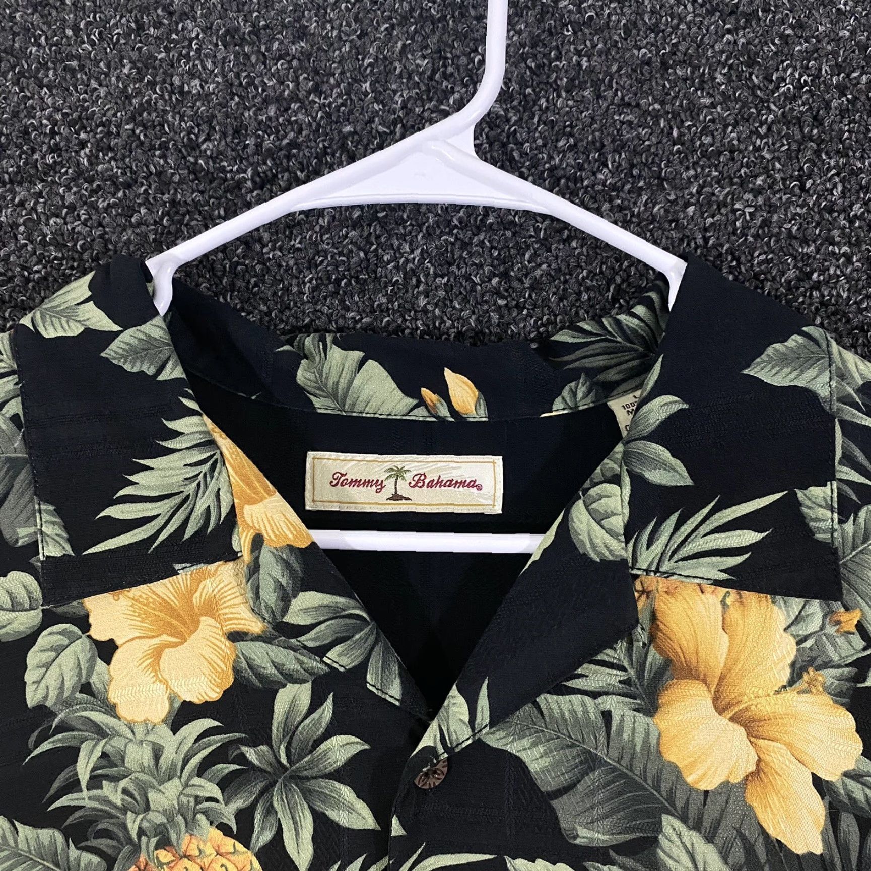 Tommy Bahama Tommy Bahama Shirt Mens Large Black Yellow 100% Silk Hawaiian Pineapple Floral Shirt Casual Hawaiian 90s? Size US L / EU 52-54 / 3 - 4 Thumbnail