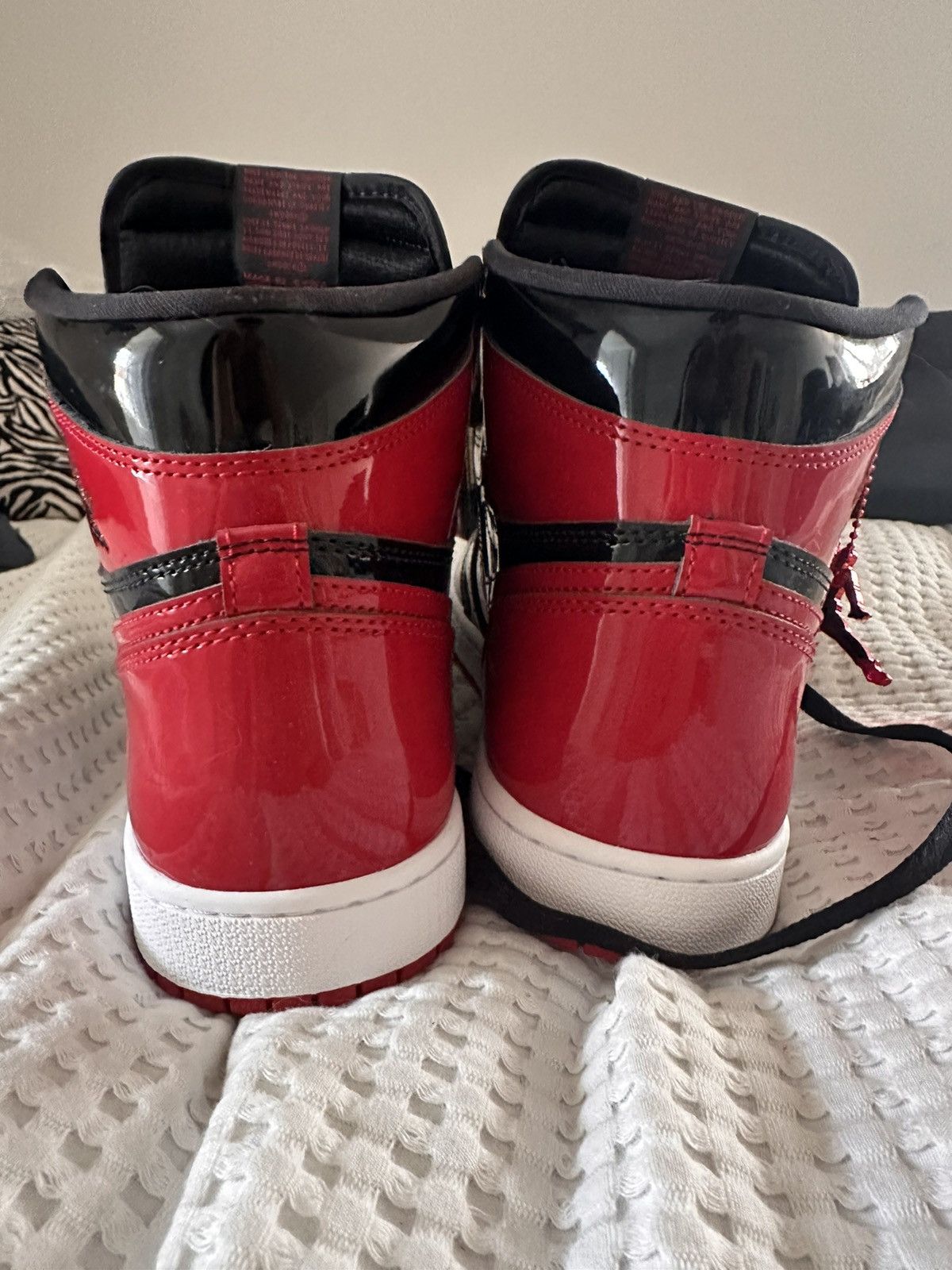Jordan Brand × Nike Jordan 1 Patent Bred Size US 11 / EU 44 - 7 Thumbnail