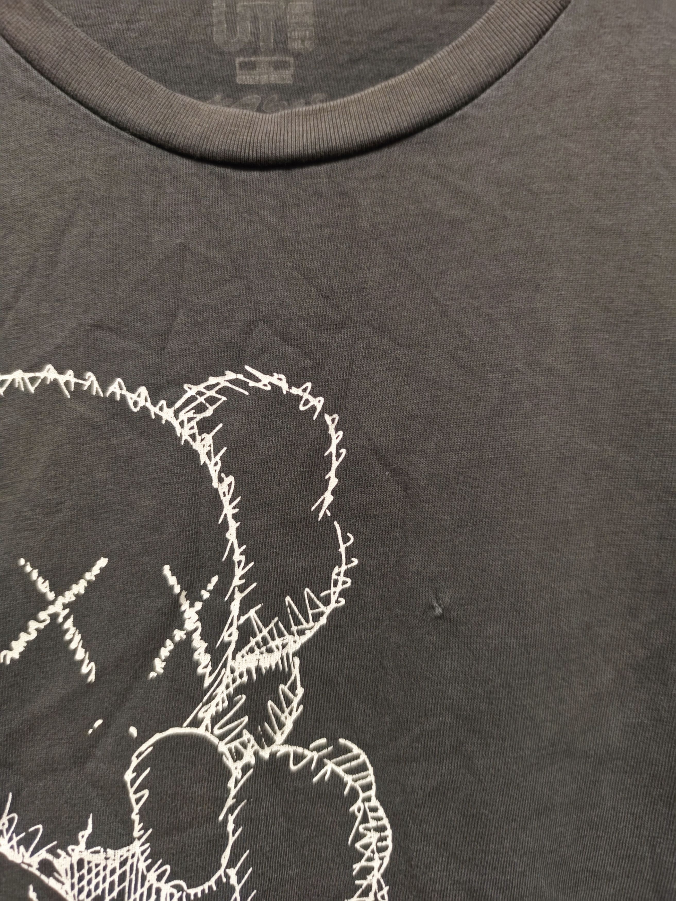 Kaws T shirt kaws x uniqlo Size US L / EU 52-54 / 3 - 3 Thumbnail