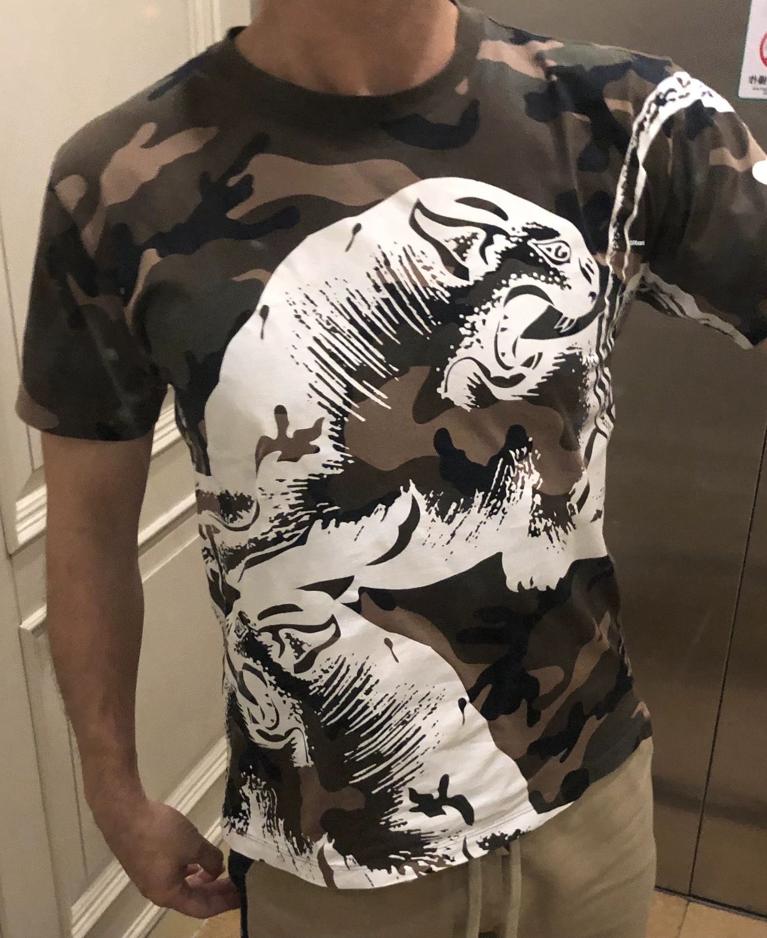 Valentino Valentino Camouflage Print T-Shirt Size US S / EU 44-46 / 1 - 9 Thumbnail