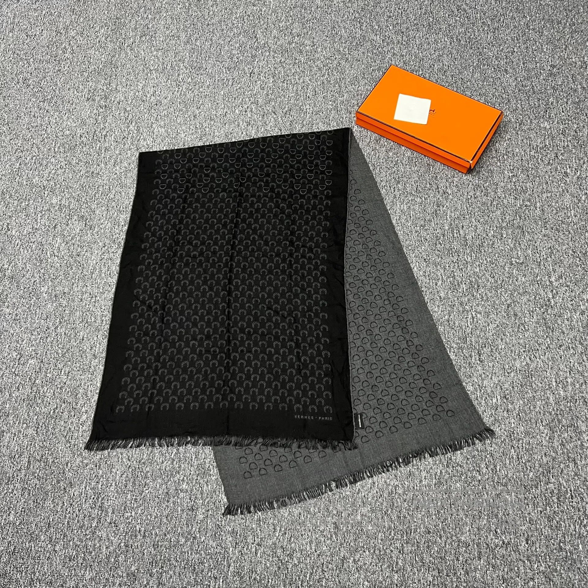 Hermes Hermes Horseshoe print, cashmere scarf| Size ONE SIZE - 1 Thumbnail