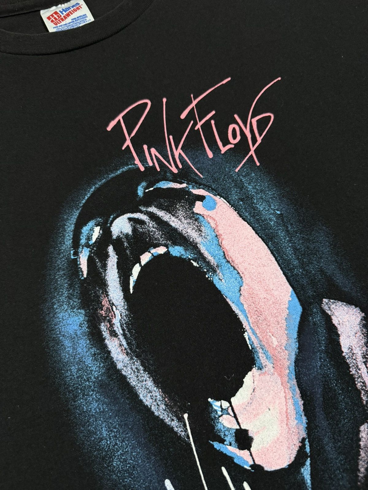 Band Tees Vintage pink floyd the wall 1982 gerard scarfe tshirt Size US XL / EU 56 / 4 - 8 Thumbnail