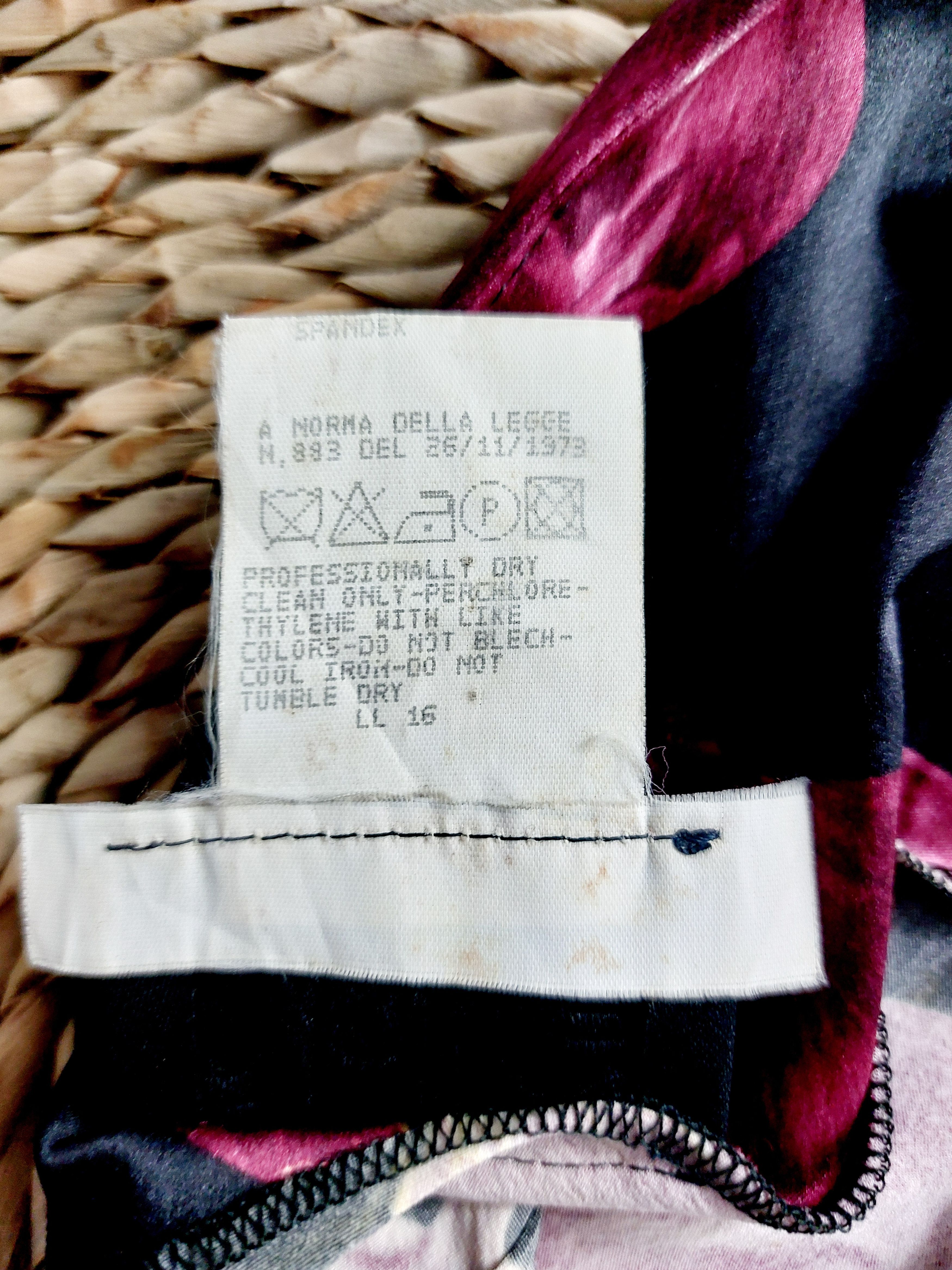 Dolce & Gabbana Runway Dolce & Gabbana Red Onions 1999 Kendall Jenner Dress Size XS / US 0-2 / IT 36-38 - 15 Thumbnail