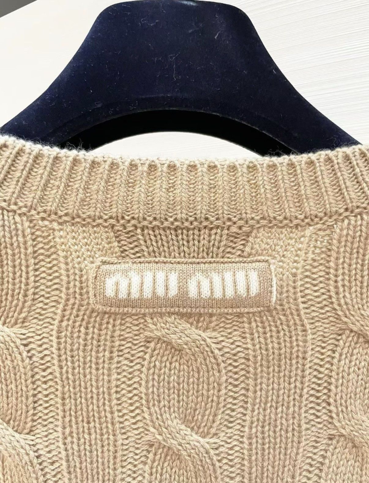 Miu Miu Miu Miu Classic High-Waist Cropped Cashmere Sweater J33 Size XS / US 0-2 / IT 36-38 - 4 Thumbnail