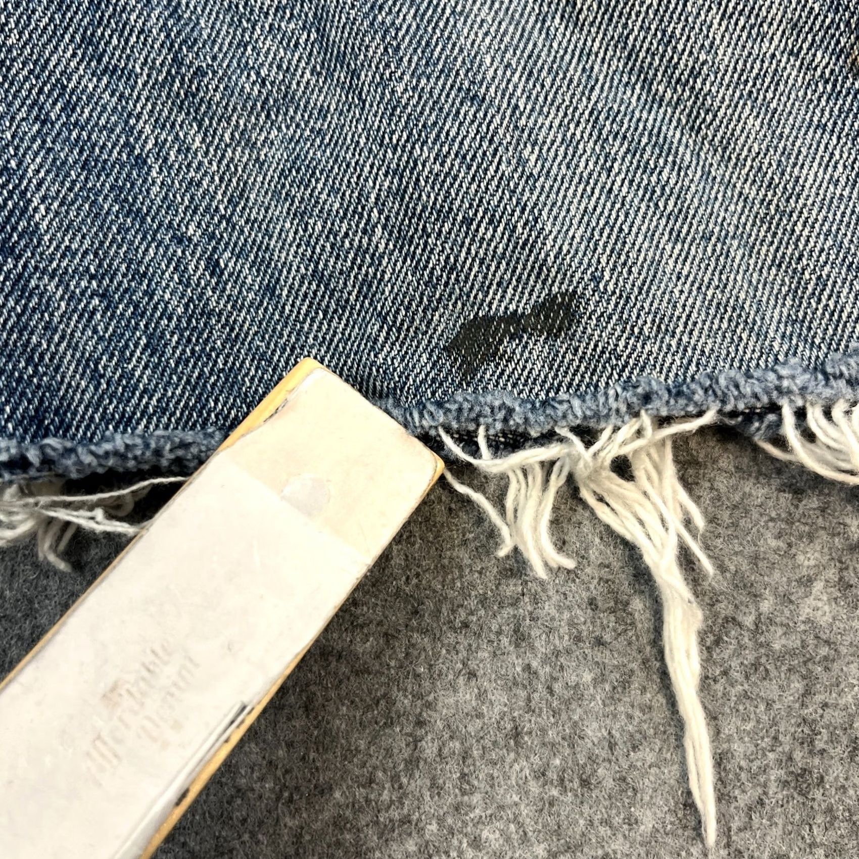 Levi's Levi's 505 Mens Bermuda Shorts Denim W32 Blue Mid Wash Whiskers Fray Hem 5-Pocket Regular Reach Size US 32 / EU 48 - 7 Thumbnail