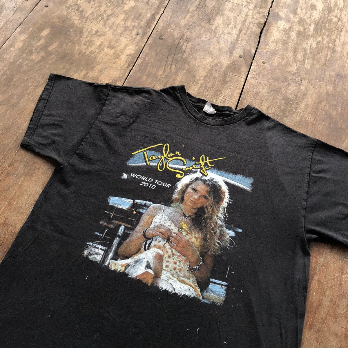 Band Tees Vintage 2010 Taylor Swift World Tour Rare T Shirt Size US XL / EU 56 / 4 - 3 Thumbnail
