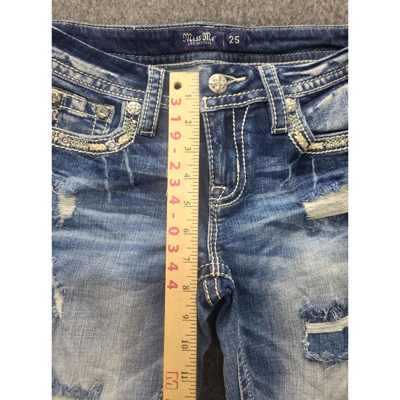 Miss Me Miss Me Jeans Womens 25 Regular Ankle Mid Rise Embellished Thrashed Cowgirlcore Jeans Wide Variety of Details Size 42" / US 20 - 7 Thumbnail