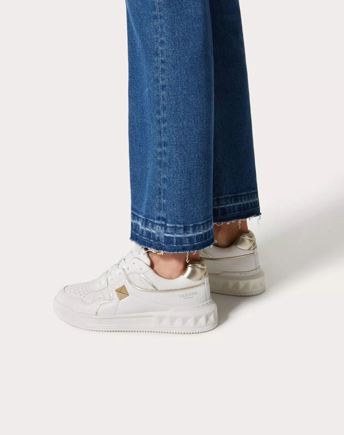 Valentino o1s1wg110625 One Stud Low-Top Calfskin Sneaker in White Size US 11 / IT 41 - 6 Thumbnail