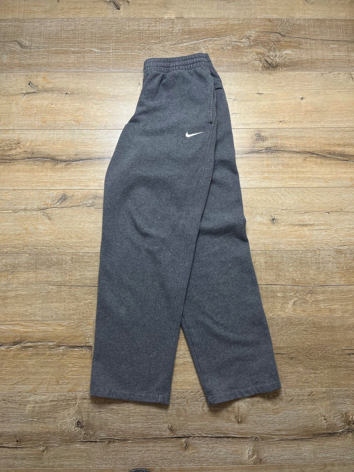 Nike VINTAGE NIKE BAGGY PANTS Size US 34 / EU 50 - 1 Thumbnail