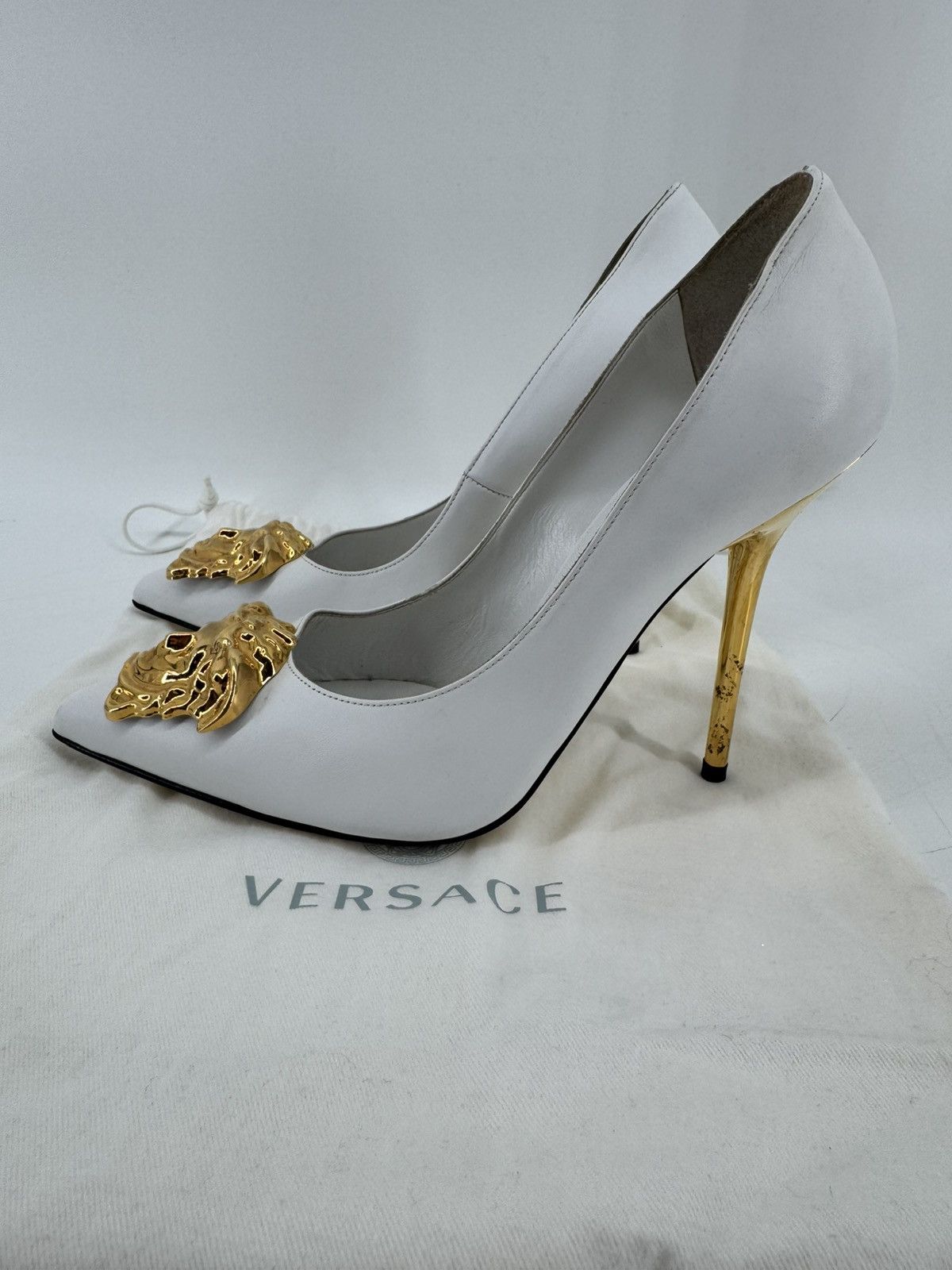 Versace Versace White Leather Icon Medusa Pointed Toe Pumps Size 38 Size US 8 / IT 38 - 5 Thumbnail