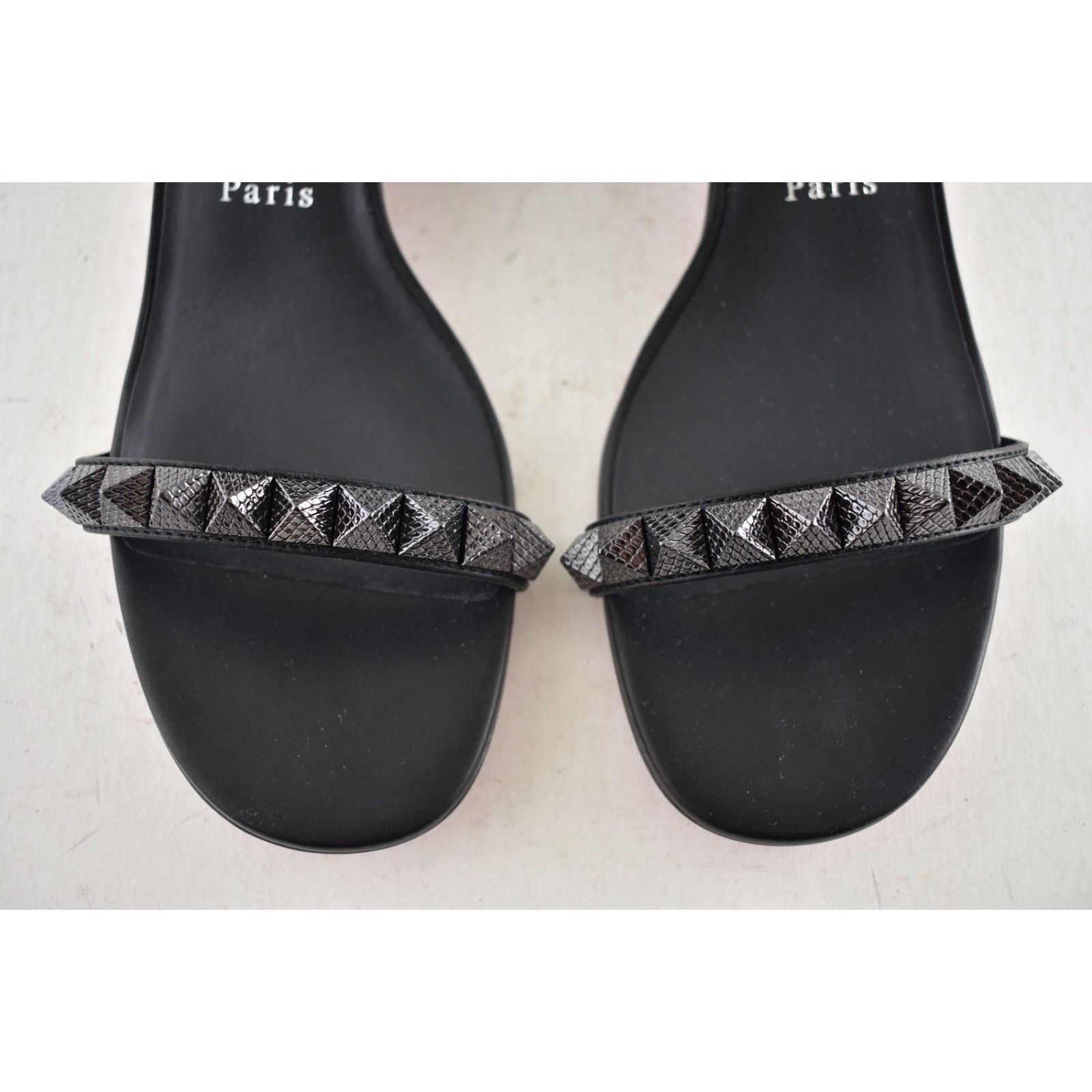 Christian Louboutin Christian Louboutin Pyrasand 30 Black Leather Sandal 35.5 Size US 5.5 / IT 35.5 - 12 Thumbnail