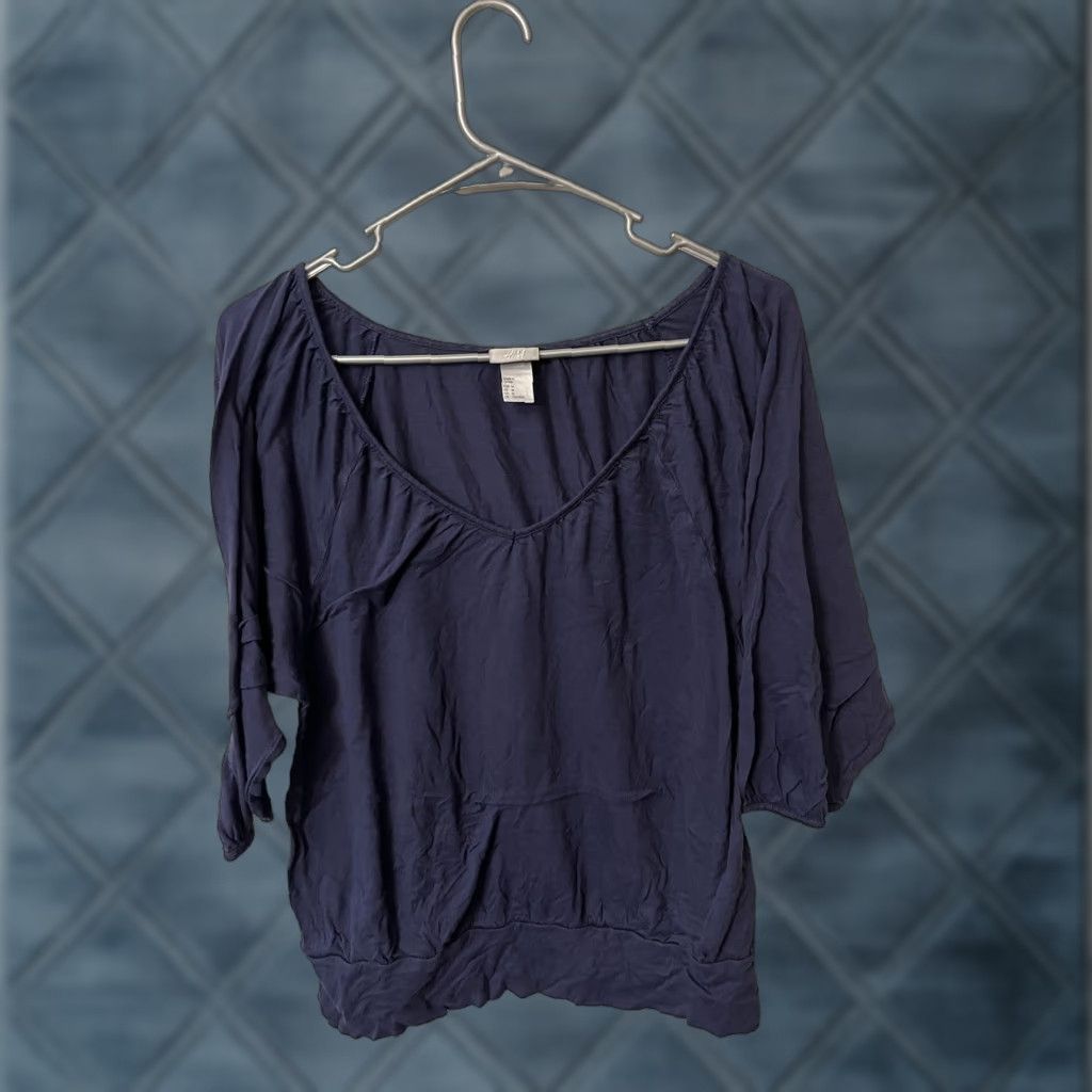 H&M H&M Navy Blue Solid 3/4 Sleeve V-Neck Women's Blouse US Medium Size M / US 6-8 / IT 42-44 - 1 Thumbnail